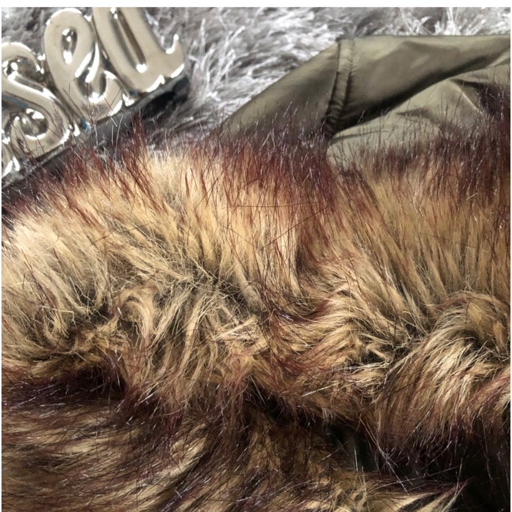 Guess Puffer Jacket - Picture 6 of 9